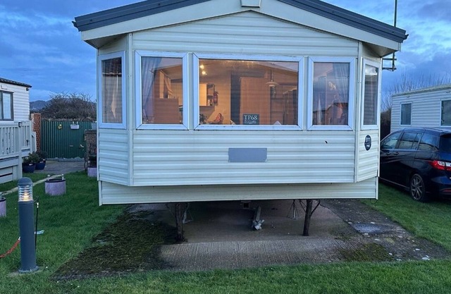 3 bedroom, pet free, static caravan in Prestatyn