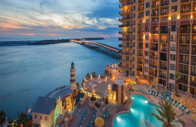 3 Bedroom Plus, Harbour View, on Destin Beach. Wyndham Emerald Grande