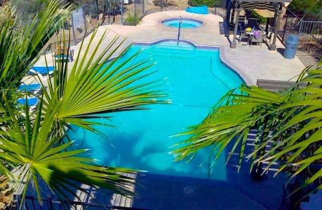 Pool Side 3- Chambre Villa