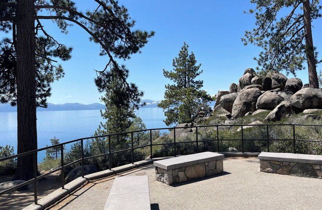 3-bedroom resort in gorgeous South Lake Tahoe with WiFi, fitness rm jacuzzi