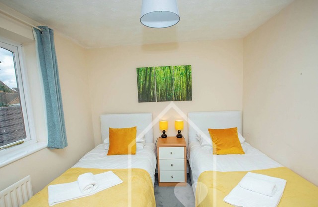 Maison de ville de 3 chambres Corby. 6 couchages, WiFi, parking gratuit
