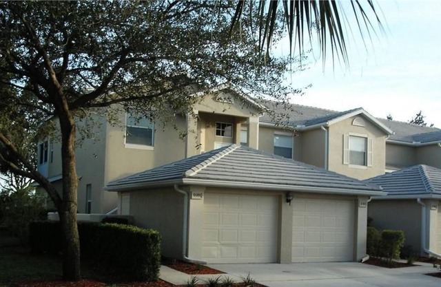 3 Bedroom Townhome 96162 by Houzlet