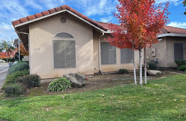 3-bedroom townhome in marvelous Merced with WiFi, AC