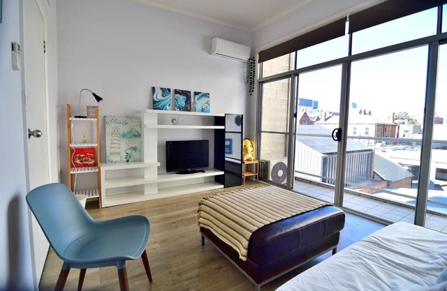3-Bedroom Townhouse in Heart of Adelaide with Parking