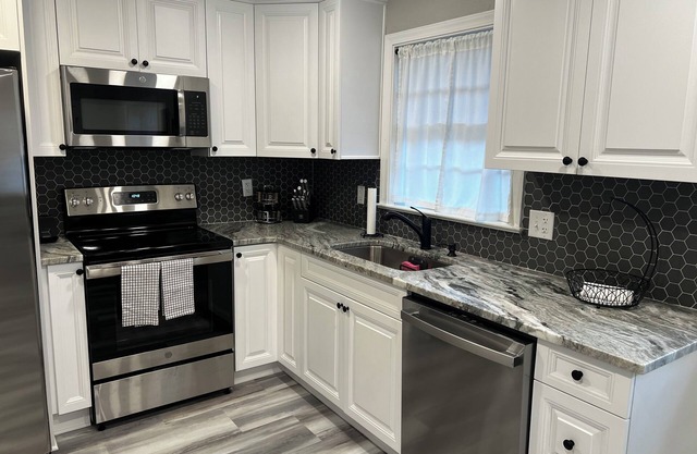 3-bedroom updated house in Riverside / CNU area of Newport News + outdoor space