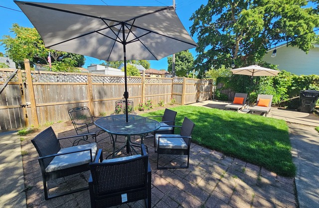 3-bedroom vacation home just a short walk to Lake Michigan