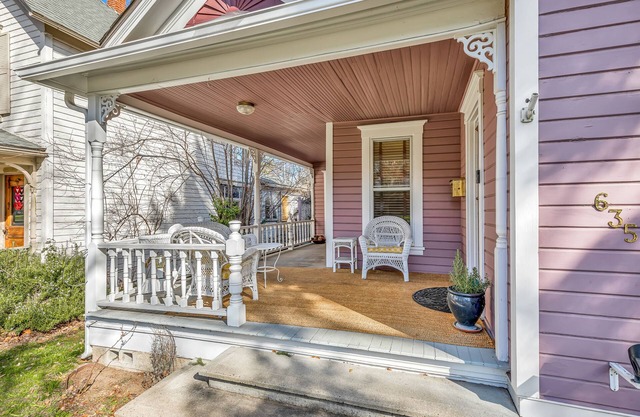 City Comfort: 3BDR Walkable Retreat