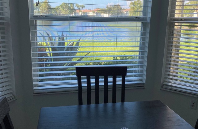3-bedroom villa in Naples with WiFi and a beautiful view of the golf course.