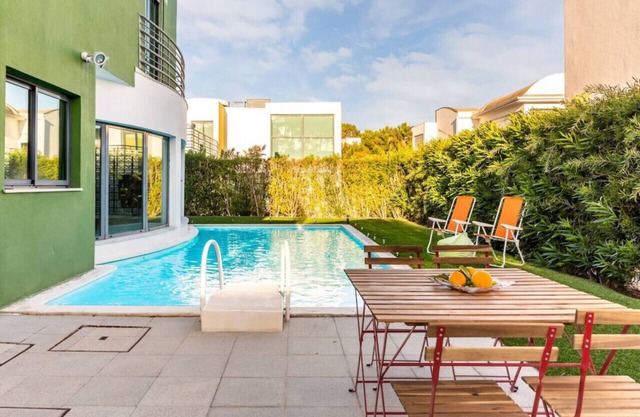 3 Bedroom Villa w/ pool!