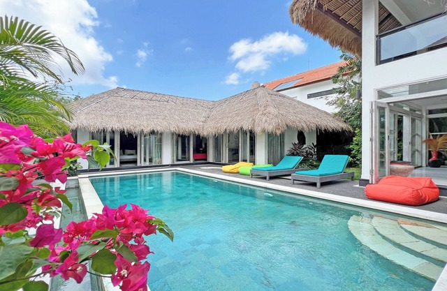Villa 3 chambres avec salon fermé - Canggu