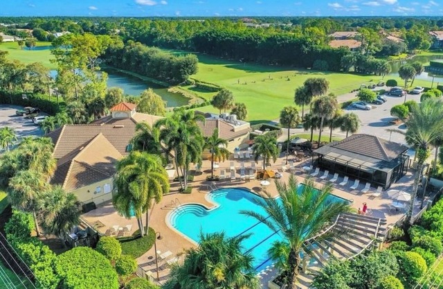 3 Bedroom w/spa in Hunter's Ridge with access to GOLF and Resort Amenities!