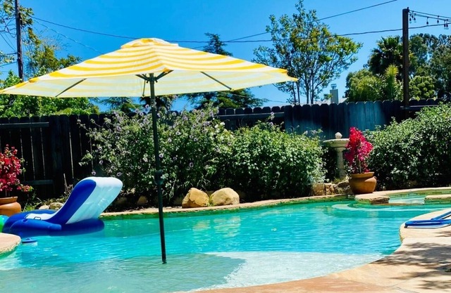 3 Bedroom with Pool, Hot Tub, and Pool house