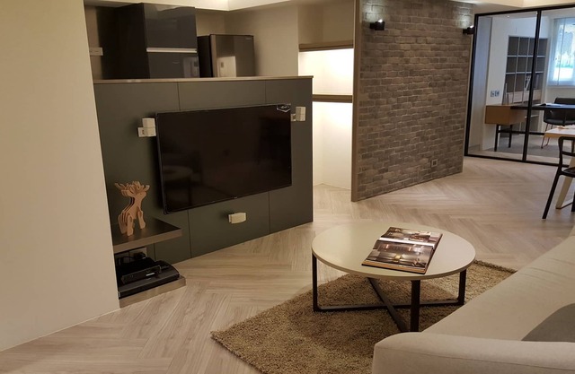 3 Bedrooms+1 Study+3 Bathrooms (Near Taipei 101 & MRT)