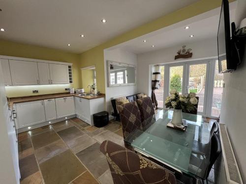 3 Bedrooms - 2 Bath Rooms - Dog Friendly - Beach