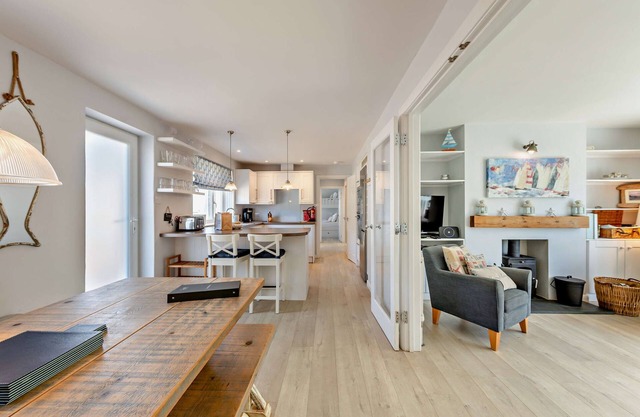 3 bedrooms 2 mins from beach, Hope Cove