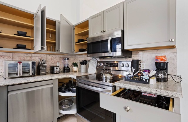 3-bedrooms,2bathrooms in Kissimmee with free WiFi,free parking,AC,fire pit