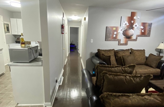 3 bedrooms 7min from downtown, college and hospital