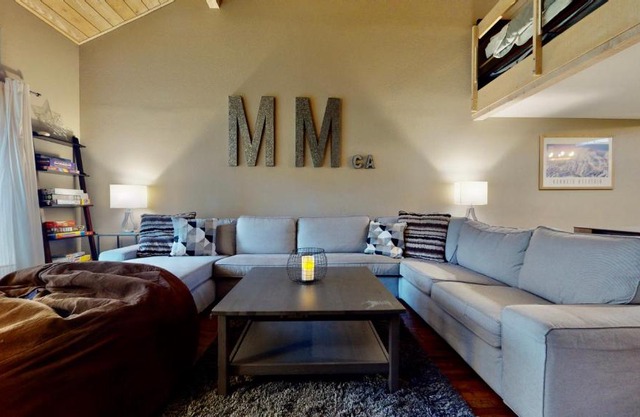 3 Bedrooms and Loft with gorgeous views all around Sleeps 12 comfortably