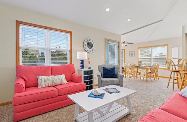 3 Bedrooms w/Hot Tub & Fire Pit! Pet Friendly