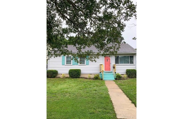3 blocks from the beach!!! 3 BR w/ fenced backyard