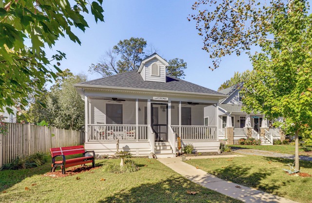 Walk to Potomac River: Colonial Virginia Retreat