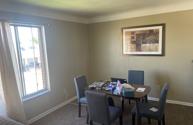 3 BR 1 BA air-conditioned spacious Wi-Fi TV yard spacious large kitchen.
