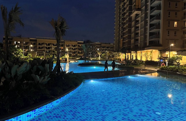 3-BR , 2 Bath condo with AC, WiFi+Free Parking+Netflix- 8 persons
