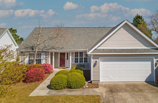3 BR, 2 Bath - Wheelchair Accessible Home. Weekly & monthly discounts!