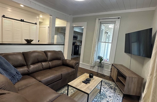 3 BR Apt conveniently located downtown Cortland