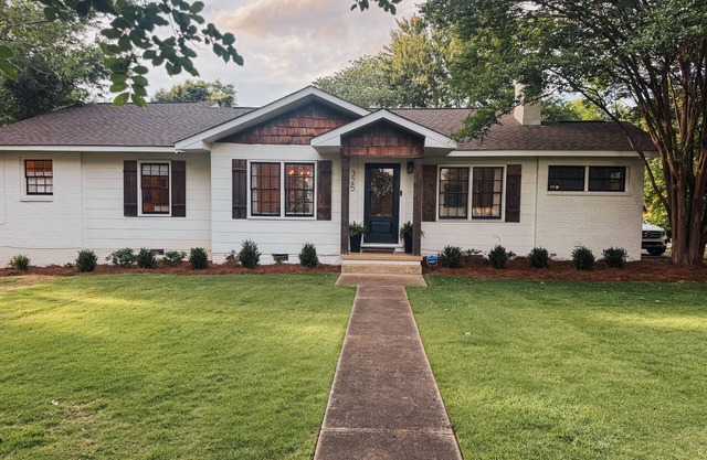 3 BR Auburn Home Walking Distance to Downtown Auburn