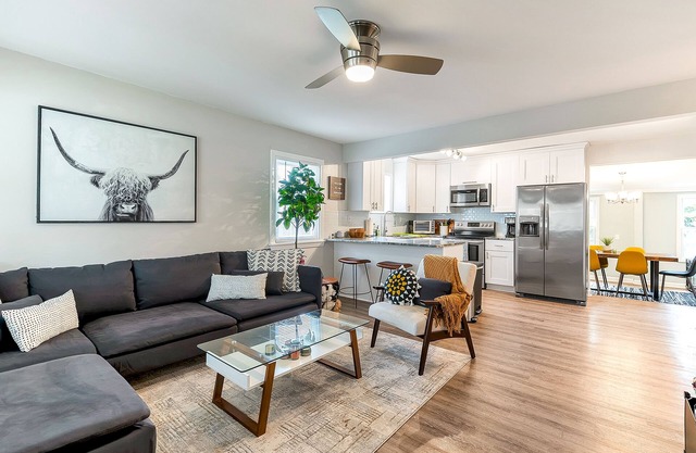 3 BR Beach Bungalow Minutes to the Beach! Dogs Allowed!