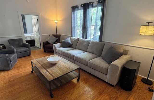 3 br house in charming downtown Fernandina Beach.Walking distance to everything!