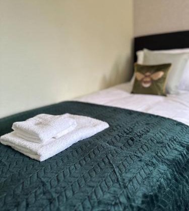 3 Br House - Private Parking - Pool Table