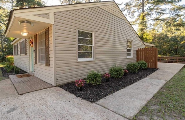 3 BR Nature Escape w/ Large Yard + Home Office