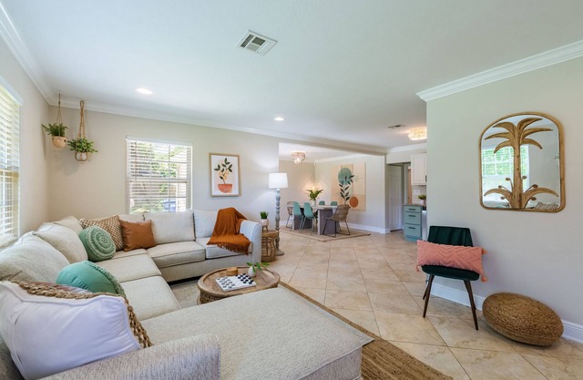 3 BR w/ Riverview & Fenced in Yard, Near Busch Gardens, USF, Hospitals & Ybor