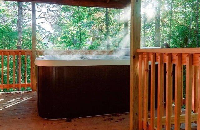 3 Cabins | 30+ | 3-Hot Tubs| DogOK | FirePit