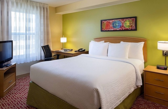 3 Comfortable Units With Swimming Pool and Kitchen, Pets Are Allowed!