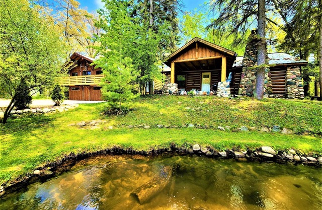 3 Cottage Exclusive Retreat|Hot Tubs|Walk to Beach