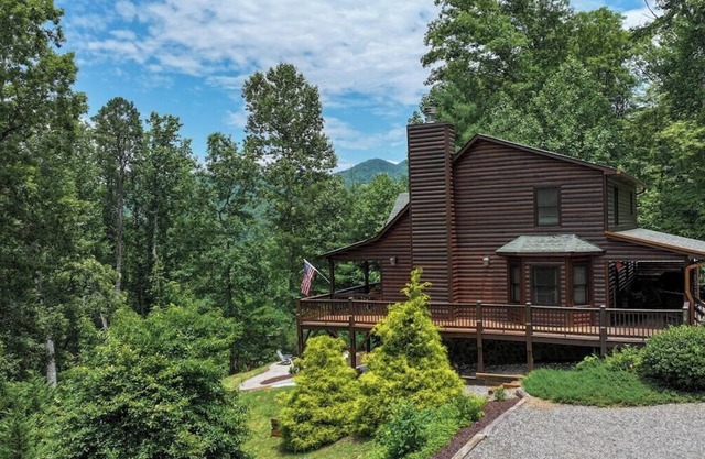 3-Story Private Cabin with Hot Tub and Fire Pit
