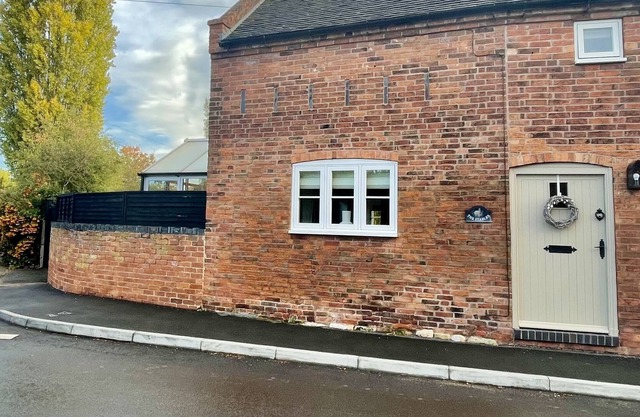 3 double bed Cottage in beautiful village on the Staffordshire/Derbyshire border