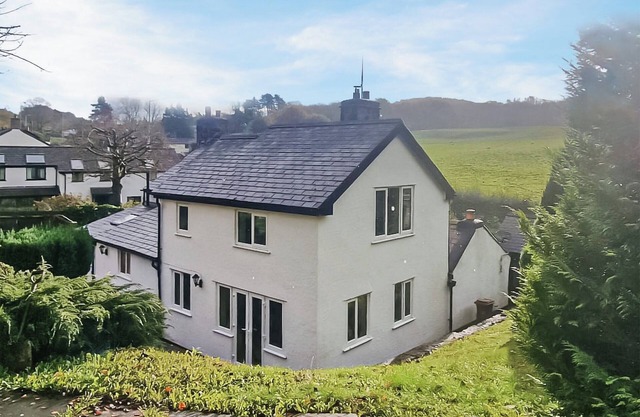 Lovely family cottage, just a short walk from great country pubs and nature walks.