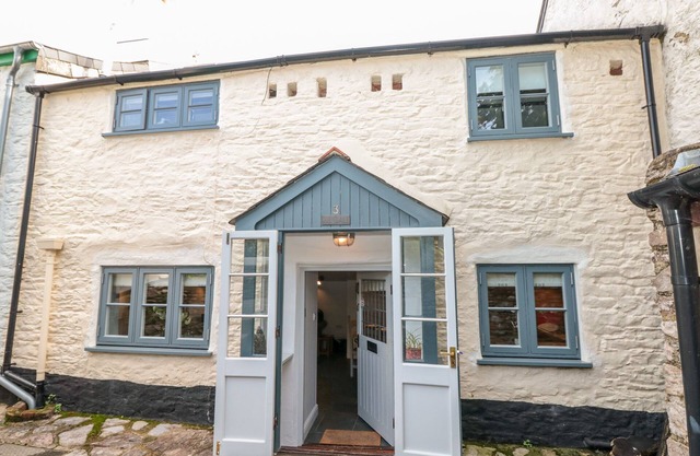 3 Glendale Cottages, DARTMOUTH