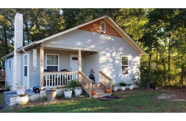 3 Kings, 70” 4k TV Renovated Ranch 1920 in downtown Lawrenceville! 30 min to ATL