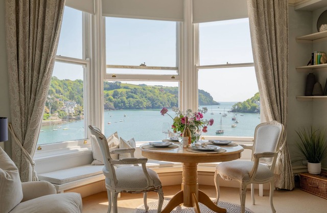 3 Manor House - an apartment that sleeps 4 guests in 2 bedrooms
