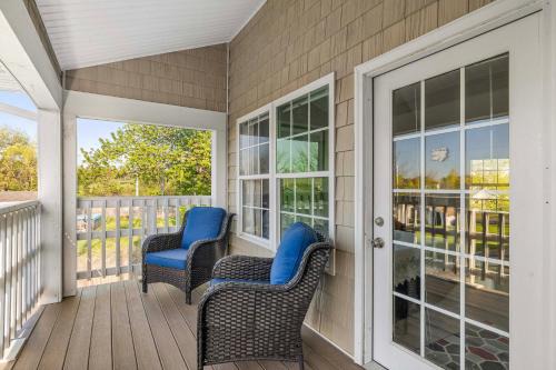 3 Mi to Beach Golfers Paradise in Lake View!