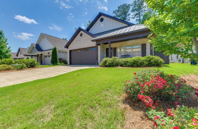 3 Mi to Campus: Auburn Home w/Deck + Fire Pit