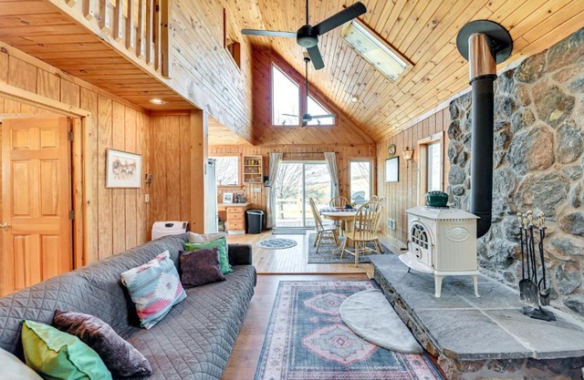 3 Mi to Catskill Trail Stamford Cottage with Views