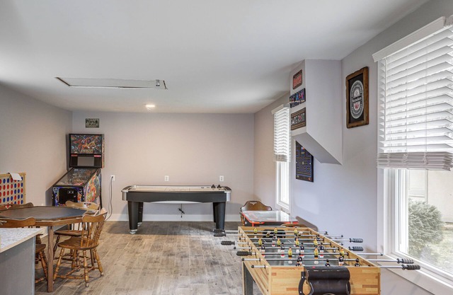 3 Mi to Cedar Point: Sunny Sandusky Home w/ Yard