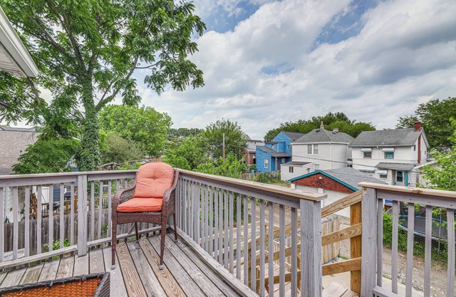 3 Mi to Cincinnati: Covington Home w/Patio!