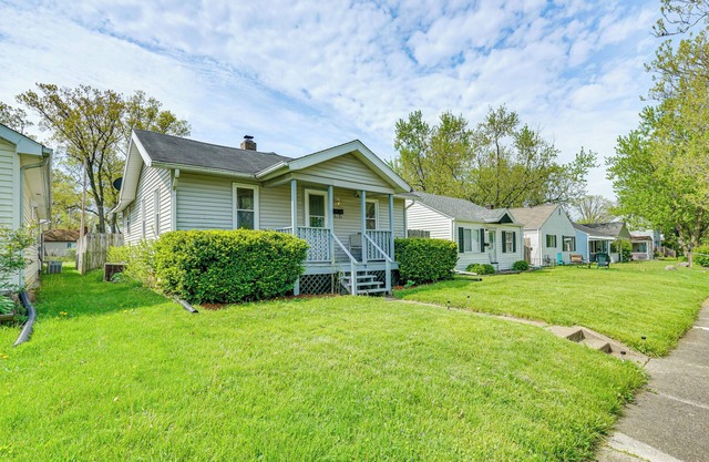 3 Mi to Dtwn Fort Wayne: Home w/Deck & Yard!